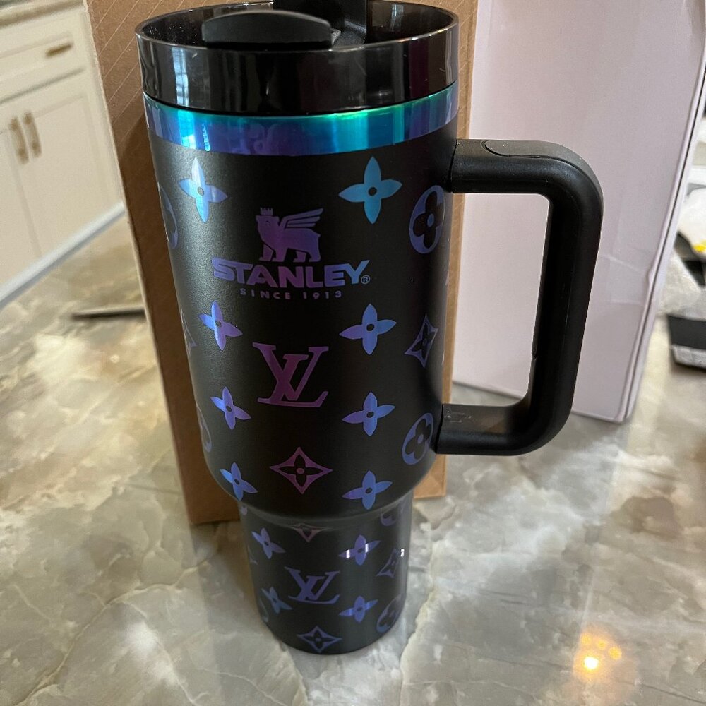 Black Stanley 40 OZ Flowstate Tumbler